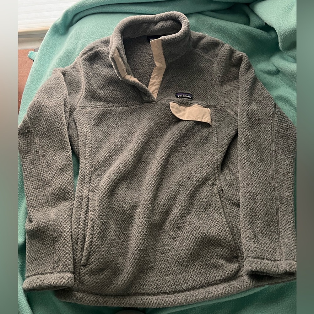 Grey Patagonia quarter button